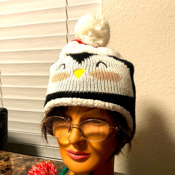 Penguin Women’s White Black Beanie Winter Hats Size One - Picture 1 of 11